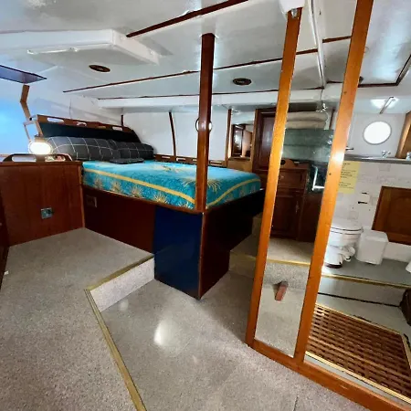ספינת מלון Salidas En Barco